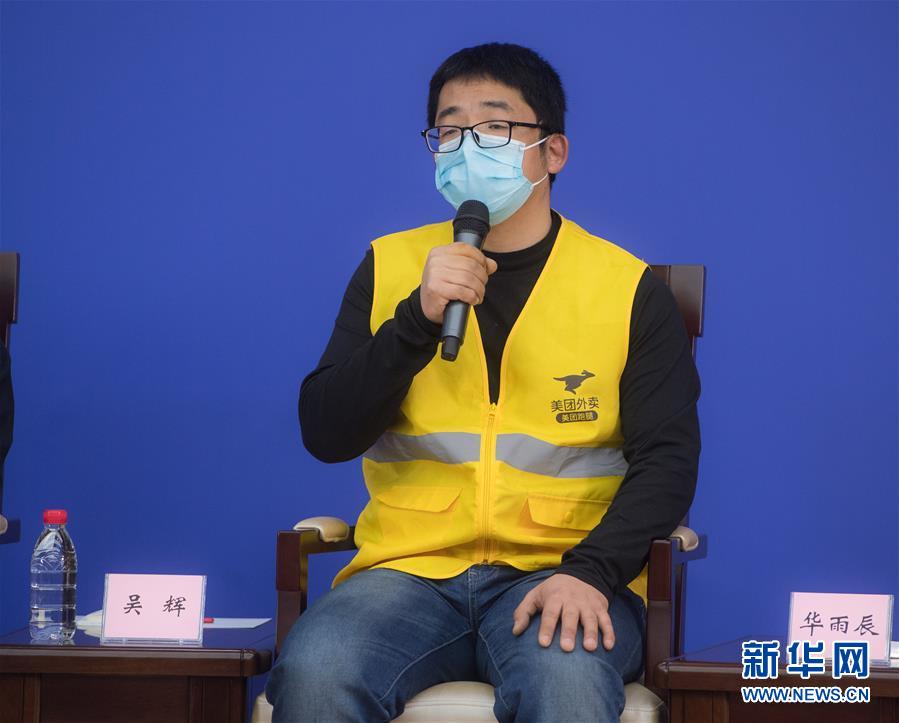 （新華全媒頭條·圖文互動）（6）守望相助，堅忍不拔——致敬武漢戰(zhàn)“疫”中千千萬萬個平凡英雄