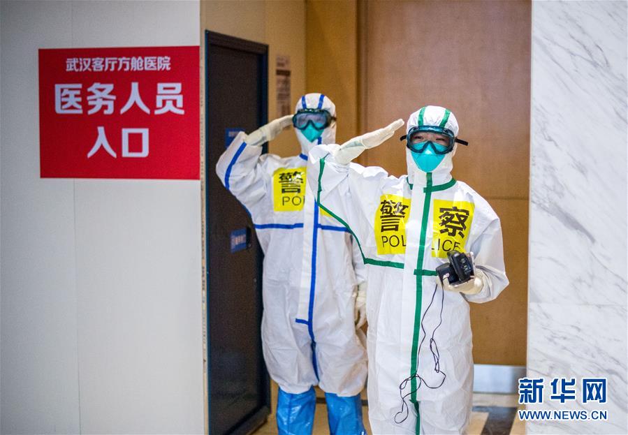 （新華全媒頭條·圖文互動）（7）守望相助，堅忍不拔——致敬武漢戰(zhàn)“疫”中千千萬萬個平凡英雄