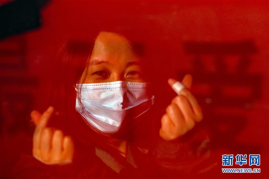 （新華全媒頭條·圖文互動）（5）最美逆行者，武漢永遠記得你！——首批援鄂醫(yī)療隊返程紀實