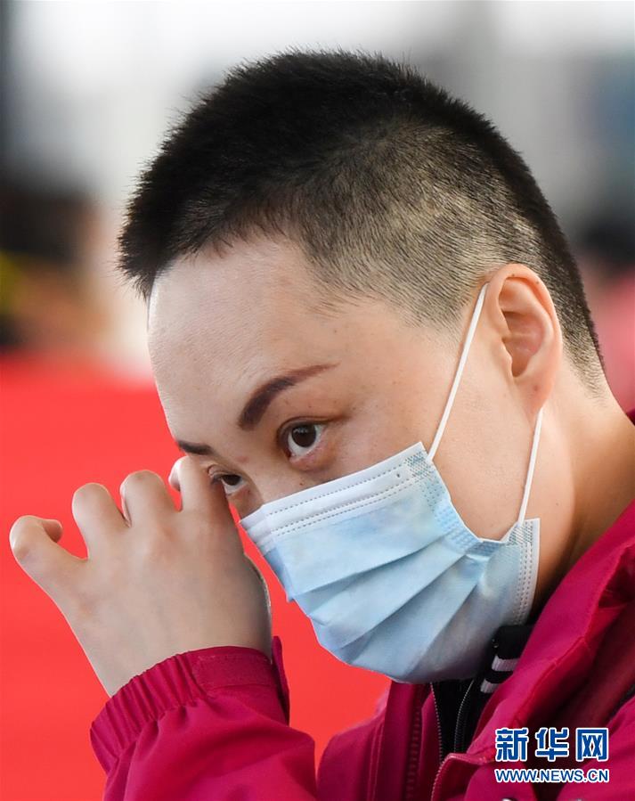 （新華全媒頭條·圖文互動）（11）最美逆行者，武漢永遠記得你！——首批援鄂醫(yī)療隊返程紀實