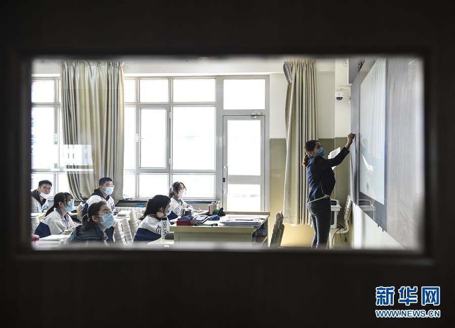 （圖文互動）（10）“早”安同學，“早”安老師！——新疆初高中畢業(yè)班復課一周回訪見聞