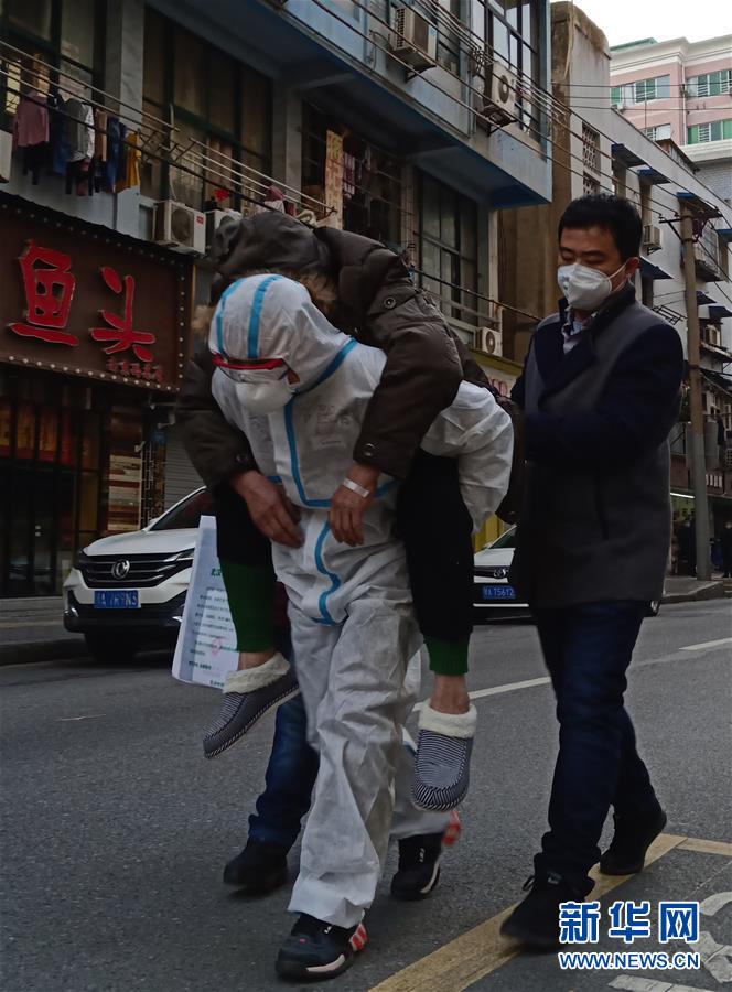 （習近平致敬的戰(zhàn)“疫”英雄·公安干警篇·圖文互動）（4）他們，抗疫一線鑄警魂