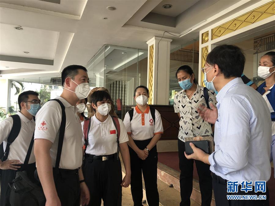 （國際疫情·圖文互動）（6）“工作忙碌又細(xì)致，經(jīng)驗豐富又專業(yè)”——一名柬埔寨青年眼中的中國援柬抗疫醫(yī)療專家組
