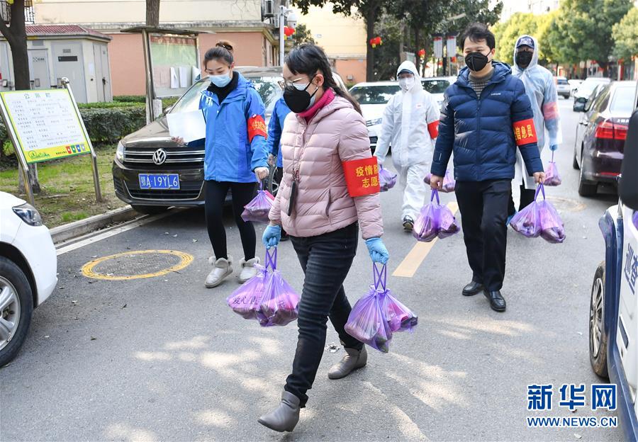 （新華全媒頭條·圖文互動）（10）“始終把人民群眾生命安全和身體健康放在第一位”——中國抗疫彰顯“生命至上、人民至上”理念