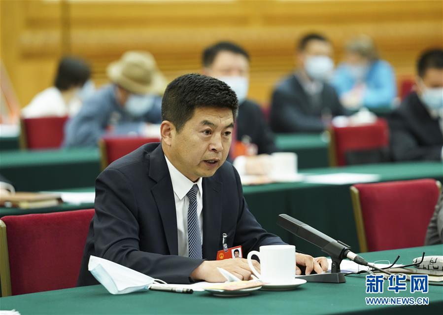（新華全媒頭條·圖文互動(dòng)）（5）從人民中汲取磅礴力量——習(xí)近平總書記同出席2020年全國(guó)兩會(huì)人大代表、政協(xié)委員共商國(guó)是紀(jì)實(shí)