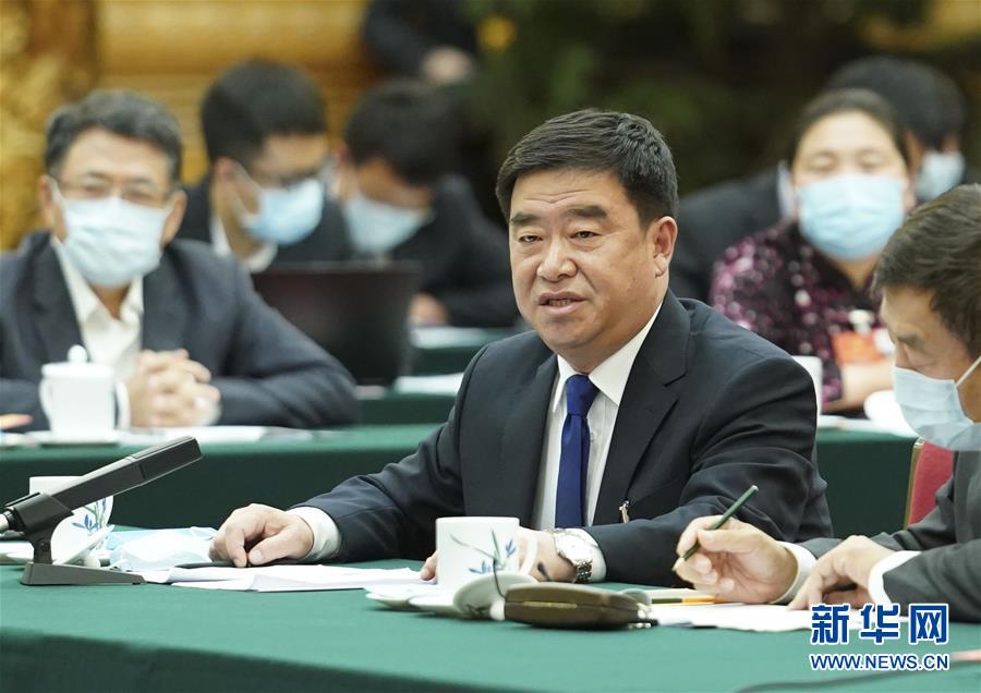 （新華全媒頭條·圖文互動(dòng)）（6）從人民中汲取磅礴力量——習(xí)近平總書記同出席2020年全國(guó)兩會(huì)人大代表、政協(xié)委員共商國(guó)是紀(jì)實(shí)