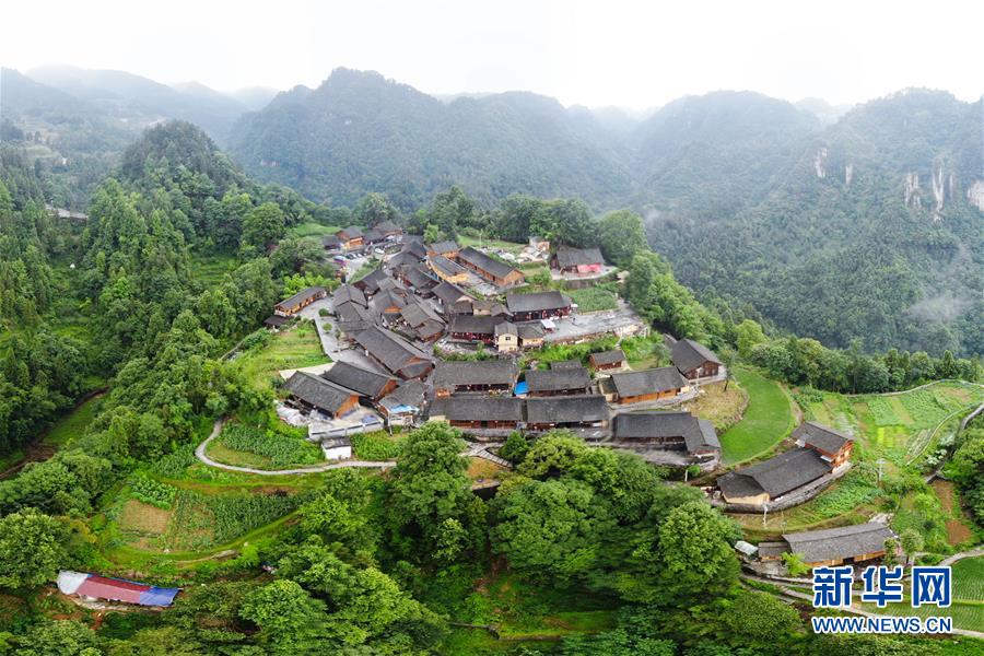 （新華全媒頭條·走向我們的小康生活·圖文互動）（7）那山，那人，那苗寨——十八洞村三代人的奮斗史