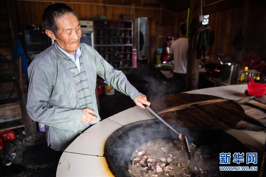 （新華全媒頭條·走向我們的小康生活·圖文互動）（8）那山，那人，那苗寨——十八洞村三代人的奮斗史
