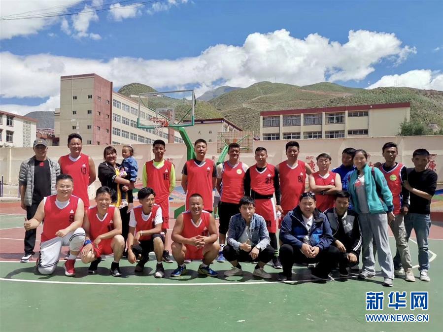 （在習(xí)近平新時(shí)代中國(guó)特色社會(huì)主義思想指引下——新時(shí)代新作為新篇章·習(xí)近平總書(shū)記關(guān)切事·圖文互動(dòng)）（2）青春做伴，西部放歌——走近扎根西部建設(shè)邊疆的大學(xué)生們