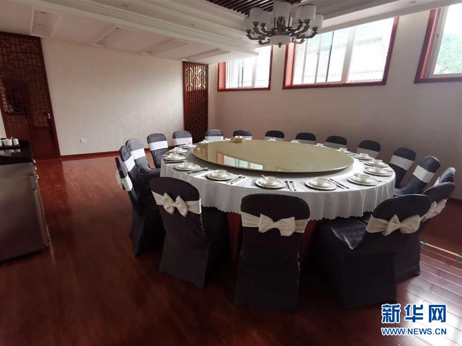 （新華視點·圖文互動）（7）學校建漂亮點本無錯，為何這所“豪華中學”讓人困惑？