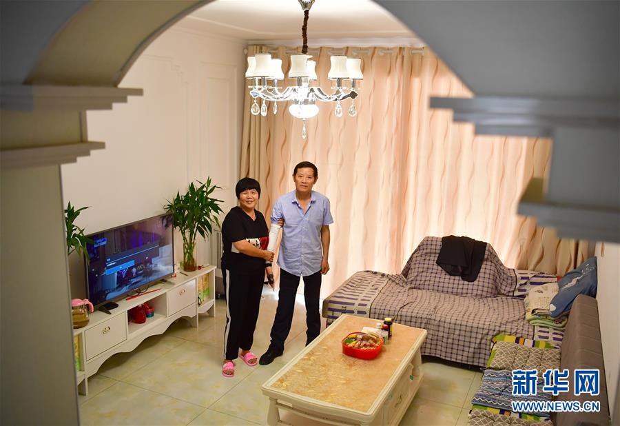 （走向我們的小康生活·圖文互動(dòng)）（2）“樓上過日子，樓下賺票子”——來自陜西安康的易地扶貧搬遷一線觀察