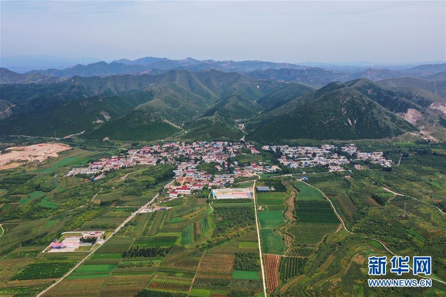 （新華全媒頭條·走向我們的小康生活·圖文互動）（13）長城腳下，小康村串成“珍珠鏈”