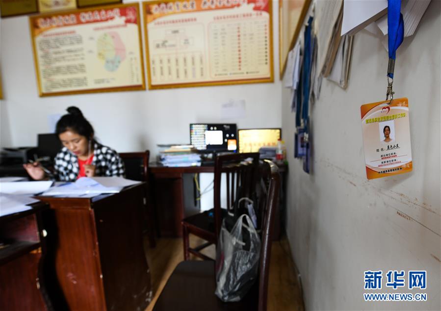 （熱點(diǎn)鮮報(bào)·圖文互動(dòng)）（4）為了大涼山的下一代，她奔赴在助學(xué)路上