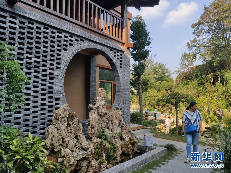 （走向我們的小康生活·圖文互動）（1）游客來了，小康近了——生態(tài)旅游引領(lǐng)湖北山區(qū)蝶變二三事
