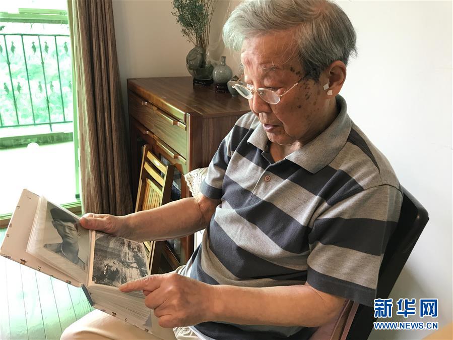 （紀念抗美援朝70周年·圖文互動）戰(zhàn)地金達萊，花兒為誰開？——記志愿軍老戰(zhàn)士文工隊員任紅舉