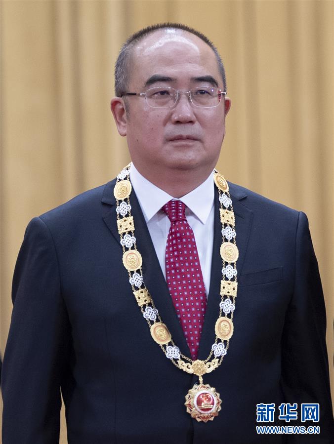 （抗疫先進(jìn)事跡·圖文互動(dòng)）（1）張定宇：疫情“暴風(fēng)眼”里，“漸凍”之軀與時(shí)間賽跑