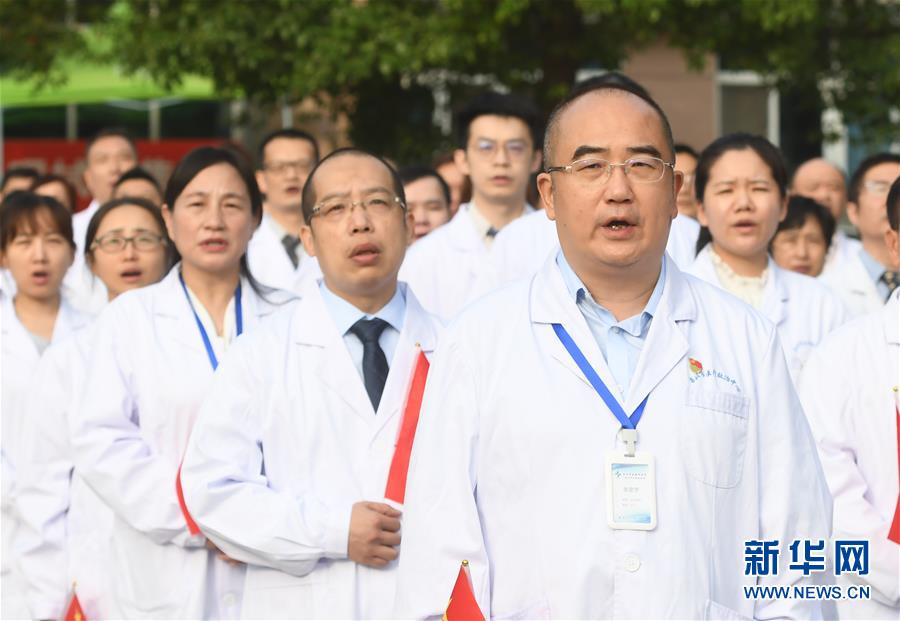 （抗疫先進(jìn)事跡·圖文互動(dòng)）（2）張定宇：疫情“暴風(fēng)眼”里，“漸凍”之軀與時(shí)間賽跑