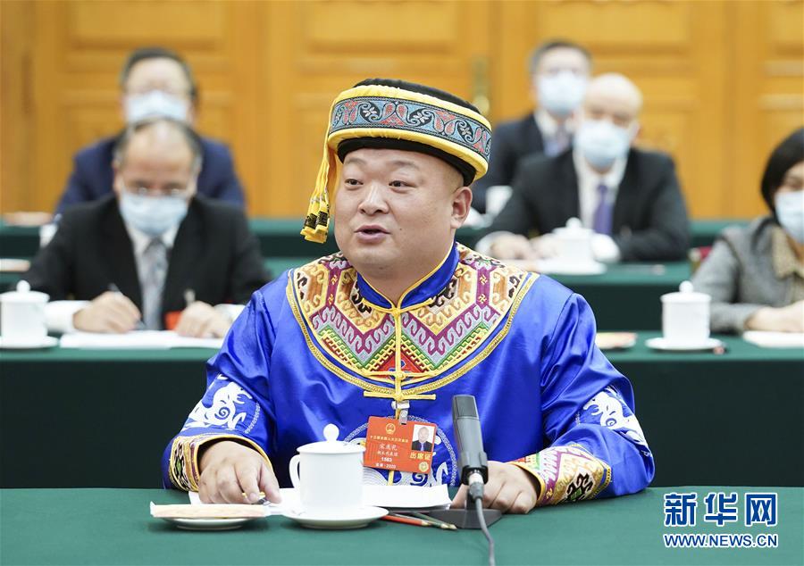 （新華全媒頭條·圖文互動）（8）從人民中汲取磅礴力量——習(xí)近平總書記同出席2020年全國兩會人大代表、政協(xié)委員共商國是紀實