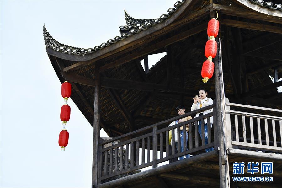 （新華全媒頭條·圖文互動）（20）從人民中汲取磅礴力量——習(xí)近平總書記同出席2020年全國兩會人大代表、政協(xié)委員共商國是紀實