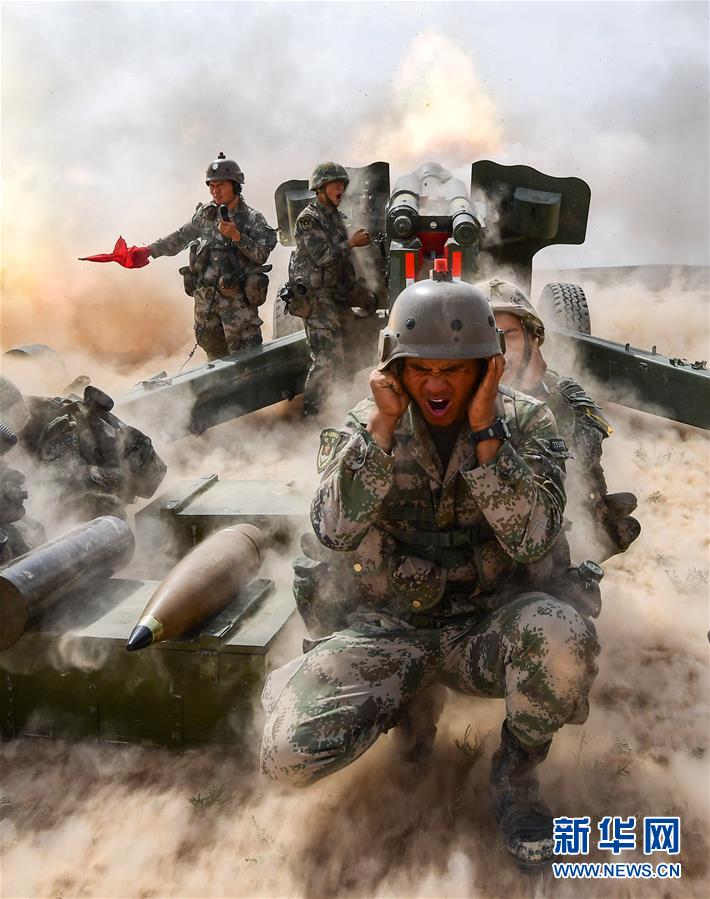 （新華全媒頭條·圖文互動）（9）沿著中國特色強軍之路闊步前進——黨中央、中央軍委領(lǐng)導(dǎo)推進國防和軍隊建設(shè)70年紀(jì)實