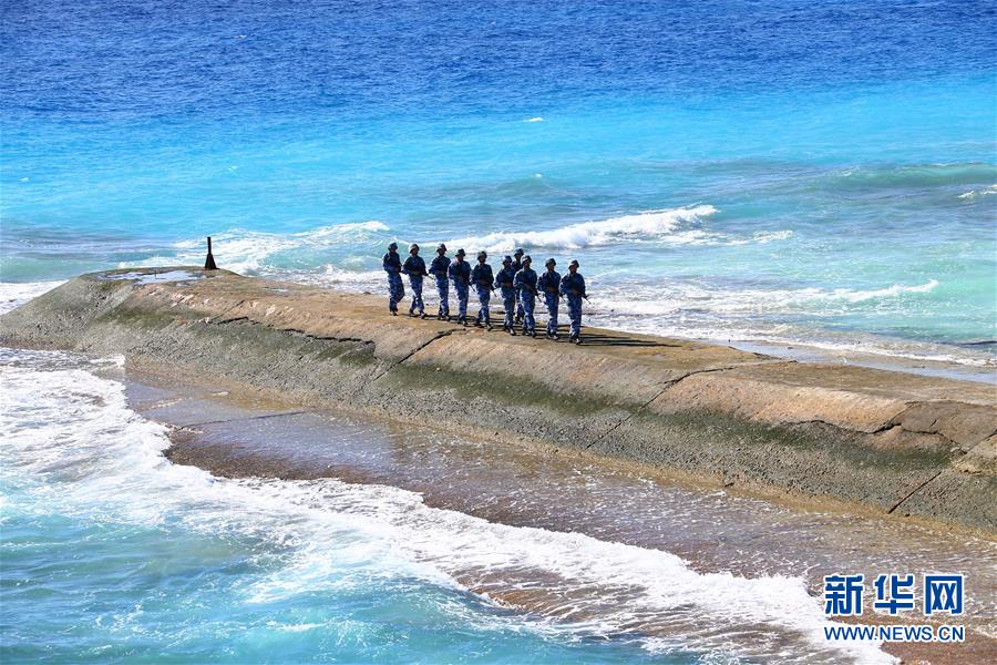 （新華全媒頭條·圖文互動）（10）沿著中國特色強軍之路闊步前進——黨中央、中央軍委領(lǐng)導(dǎo)推進國防和軍隊建設(shè)70年紀(jì)實