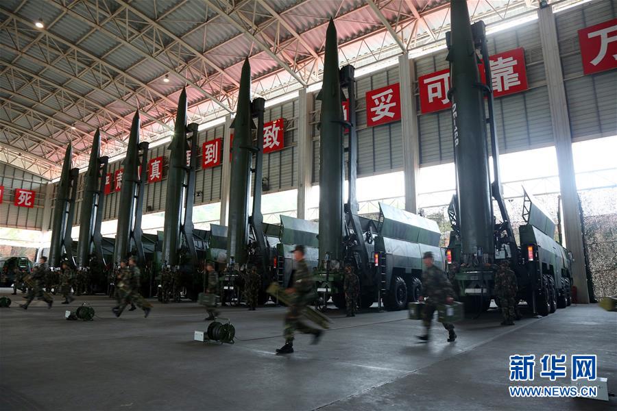 （新華全媒頭條·圖文互動）（11）沿著中國特色強軍之路闊步前進——黨中央、中央軍委領(lǐng)導(dǎo)推進國防和軍隊建設(shè)70年紀(jì)實