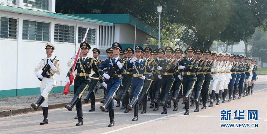 （圖文互動）（5）“我和我的祖國，一刻也不能分割”——解放軍駐香港部隊與市民共同慶祝國慶70周年見聞