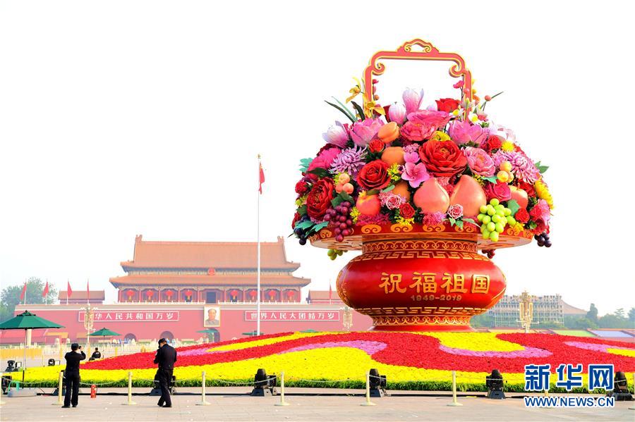 （圖文互動）（2）7小時組裝！18米高巨型“花果籃”亮相天安門廣場
