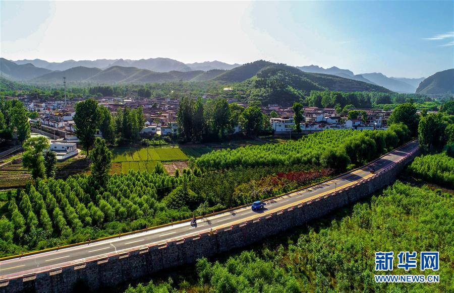 （新華全媒頭條·圖文互動(dòng)）（6）上下同心再出發(fā)——習(xí)近平總書記同出席2019年全國兩會(huì)人大代表、政協(xié)委員共商國是紀(jì)實(shí)