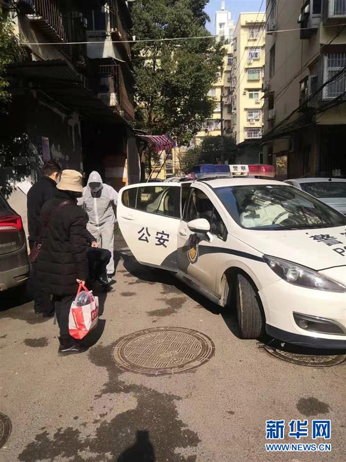 （習(xí)近平致敬的戰(zhàn)“疫”英雄·公安干警篇·圖文互動）（5）他們，抗疫一線鑄警魂