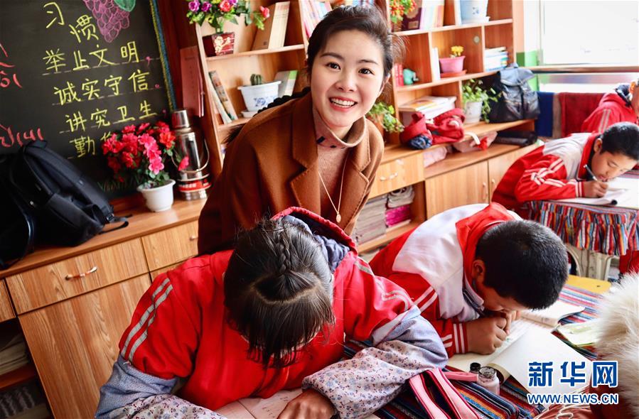 （在習(xí)近平新時(shí)代中國(guó)特色社會(huì)主義思想指引下——新時(shí)代新作為新篇章·習(xí)近平總書記關(guān)切事·圖文互動(dòng)）（4）青春的顏色是什么？