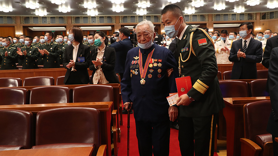 志愿軍老戰(zhàn)士、老同志入場