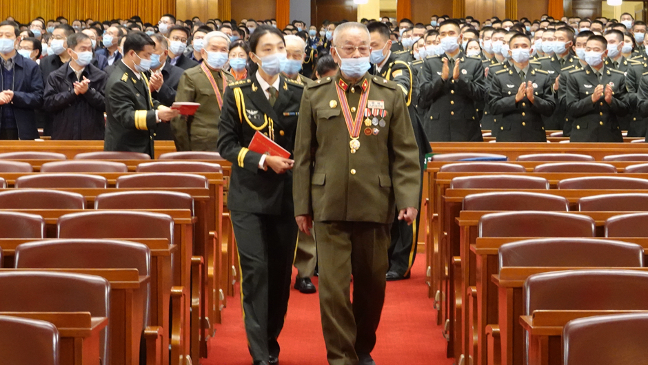 大會(huì)前，志愿軍老同志入場(chǎng)