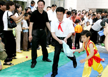 “為民、務(wù)實(shí)、清廉”——記中共中央政治局常委張高麗
