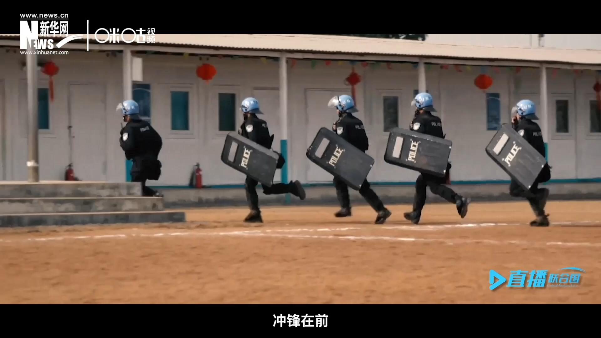 有這樣一支隊(duì)伍，他們不畏艱險(xiǎn)，沖鋒在前，頭戴藍(lán)盔，為和平而戰(zhàn)，他們的名字叫做聯(lián)合國(guó)維和部隊(duì)。