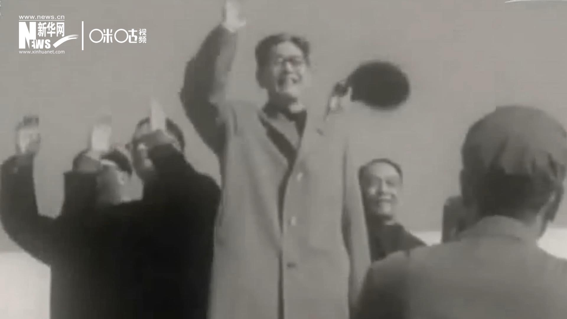 1971年11月9日，全新成立的中國(guó)聯(lián)合國(guó)代表團(tuán)在群眾的歡呼與掌聲中登上專(zhuān)機(jī)，正式開(kāi)啟了中國(guó)的聯(lián)合國(guó)之旅。