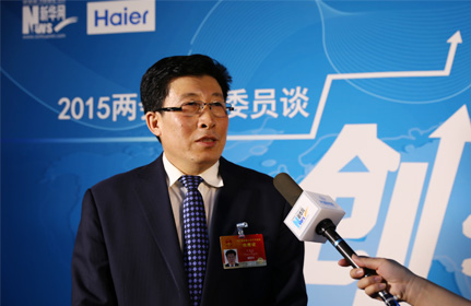 “面對這種新型的、農(nóng)業(yè)轉(zhuǎn)型的項目，政府各級部門也都在研究怎么落實，還有很多細(xì)節(jié)上的問題。”