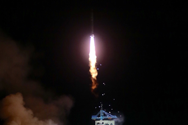 4月6日，搭載實踐十號衛(wèi)星的長征二號丁運載火箭升空。