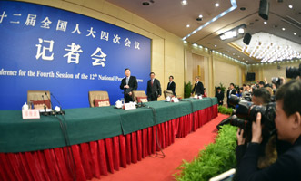 尚福林、劉士余、項(xiàng)俊波等步入會(huì)場(chǎng)