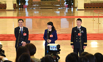 孟祥飛、李媛、曹先建代表接受采訪