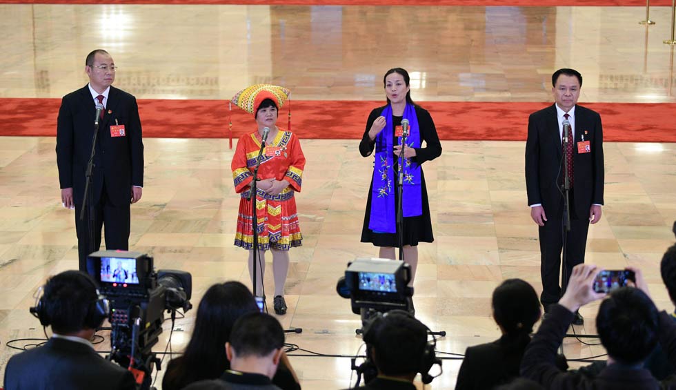 蔡松濤、杜麗群、楊小玲、賈立群接受采訪
