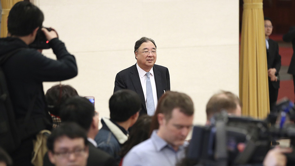 馬曉偉步入“部長通道”，準備接受采訪