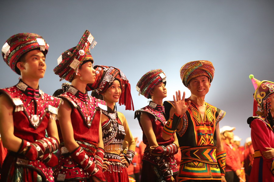 好兒好女好家園，齊心奔小康，共圓中國夢