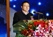新華網(wǎng)總裁助理、產(chǎn)經(jīng)中心總經(jīng)理徐明偉宣讀城市名單