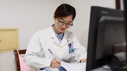 有才！這位女醫(yī)生自創(chuàng)說(shuō)唱視頻，讓科普更“接地氣”