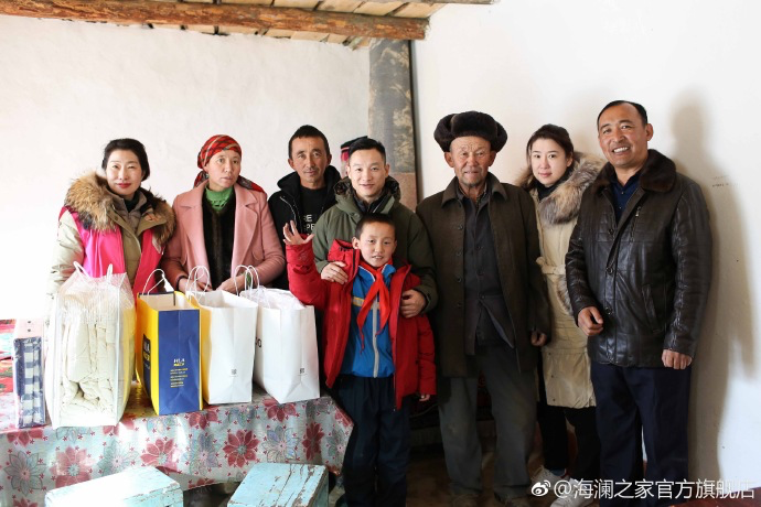 奧運冠軍體操名將楊威把溫暖帶到北疆小朋友們的家中，把體育精神與奮斗的信念，傳遞到所有北疆孩子們的心中。