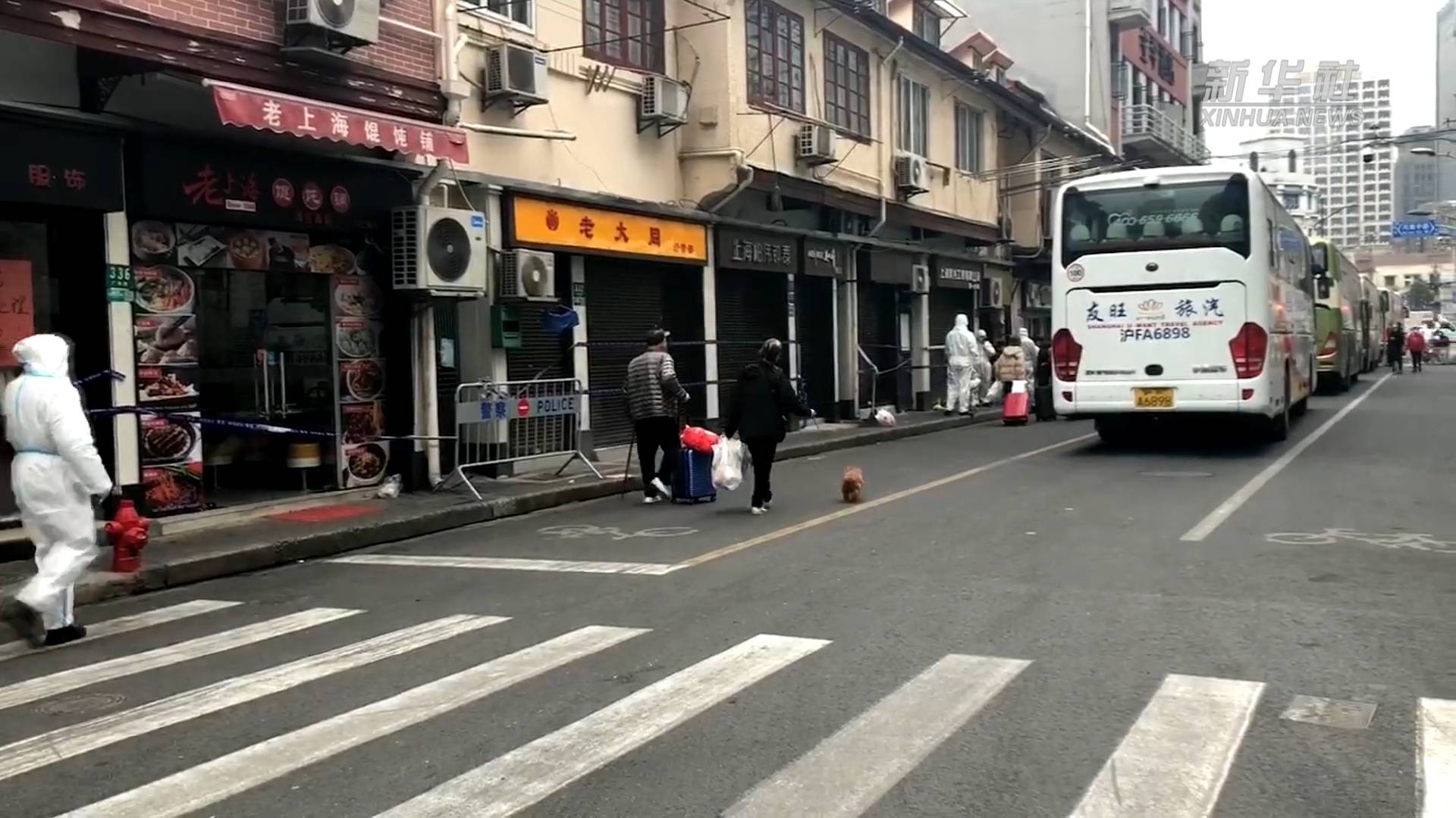 居民隔離可以帶寵物了，暖心！