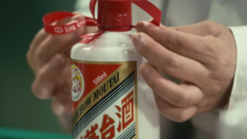 “抱團松動”！機構(gòu)慌了？有人急忙賣茅臺，有人連夜看周期