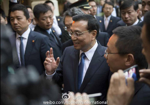 李克強(qiáng)：在非中企了解當(dāng)?shù)匚幕拍茉「?。圖片來源：“新國際”微博。