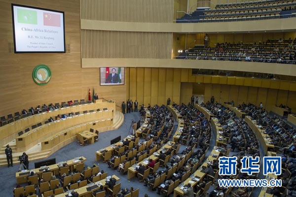 5月5日，中國國務(wù)院總理李克強在位于亞的斯亞貝巴的非洲聯(lián)盟總部發(fā)表題為《開創(chuàng)中非合作更加美好的未來》的演講。 新華社記者 王曄 攝 